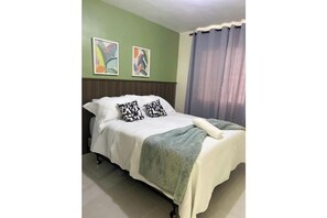 3 bedrooms, iron/ironing board, WiFi, bed sheets - Beautiful Awakening II. Near the U.S. Embassy (Santo Domingo)