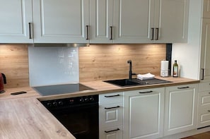 Coffee/tea maker, fridge, microwave, oven - Holiday home with 3 bedrooms (Varel-Dangast)