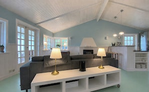 TV, fireplace - Summerhouse by Isefjorden with access to the beach (Jægerspris)