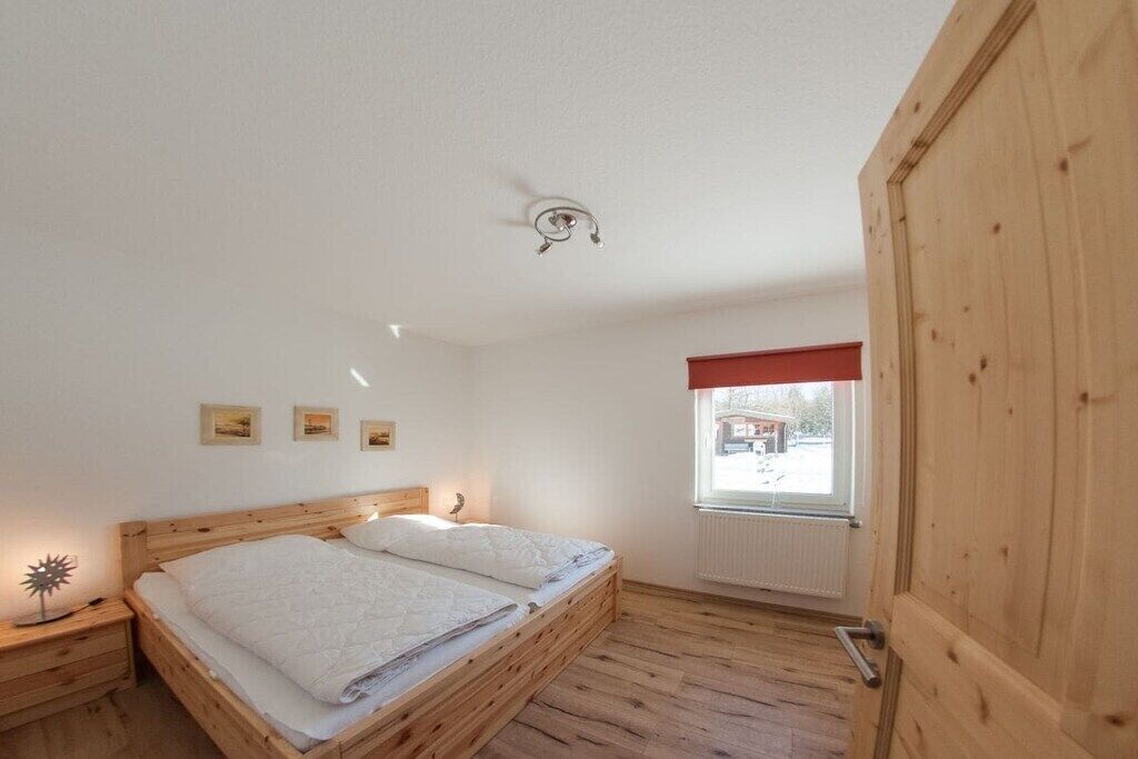2 bedrooms, iron/ironing board, free WiFi