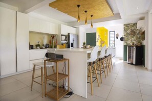 Fridge, microwave, stovetop, dishwasher - Villa Riva – 5 Bedrooms | Pool | Ideal for Groups (Le Gosier)