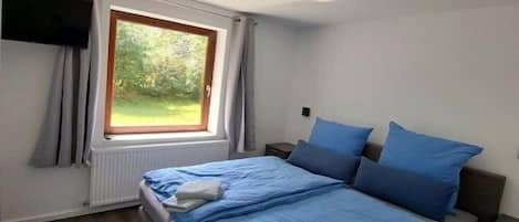 Iron/ironing board, free WiFi, bed sheets