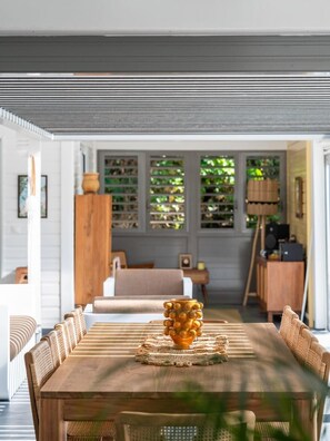 Dining - Villa Meralta — 5 Suites, Private Pool & Ocean View (Saint-François)
