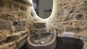 Doccia, asciugacapelli, bidet, asciugamani