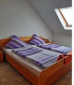 Free WiFi, bed sheets - Holiday apartment with 1 bedroom (Aurich)