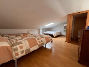 Room - 2-bedroom apartment with mountain views, 2 km from the slopes (VALDELINARES)