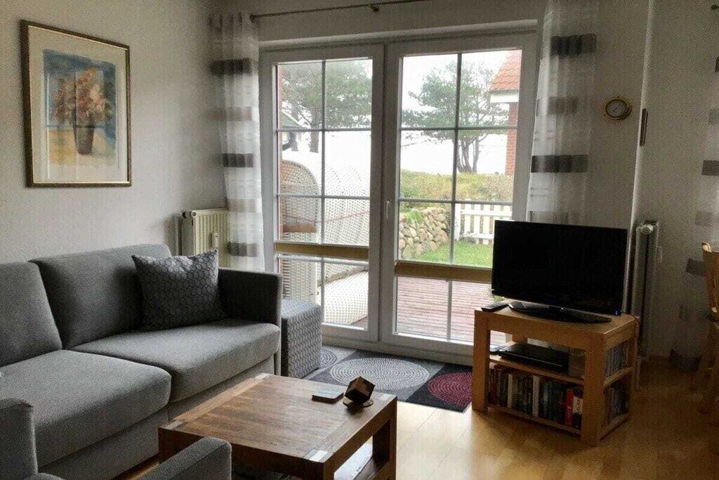 Smart-TV, DVD-spiller og bøker