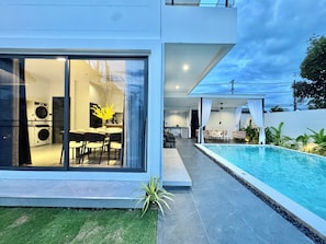 Outdoor dining - Brand new luxury pool villa in Chiang Mai, 5 bedrooms 6 bathrooms, near the City (Chang Wat Chiang Mai)