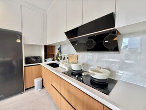 Private kitchen - Brand new luxury pool villa in Chiang Mai, 5 bedrooms 6 bathrooms, near the City (Chang Wat Chiang Mai)