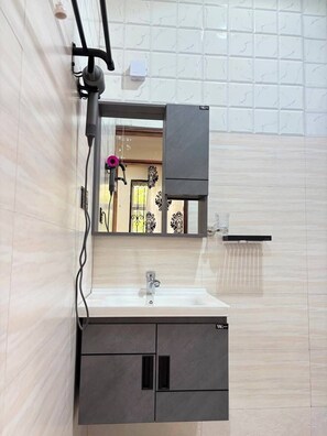 Quarto solteiro | Banheiro