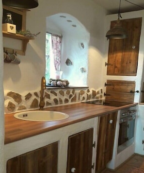 Coffee/tea maker, fridge, microwave, oven - Holiday home Chalet Bianca (Bayern - Grafengehaig)