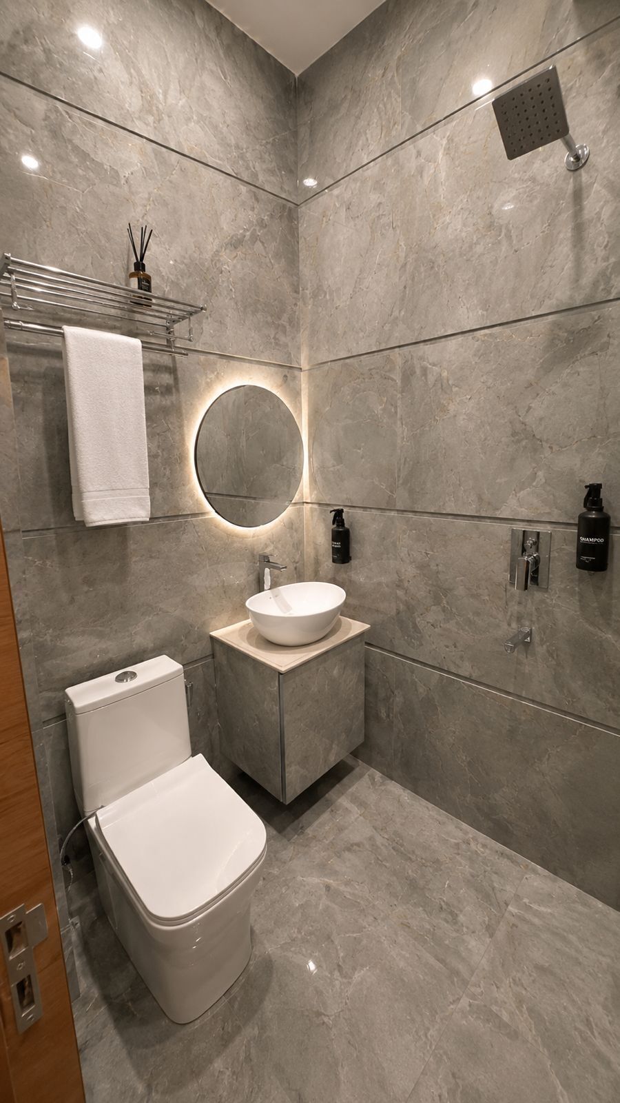 Combined shower/tub, towels, soap, shampoo