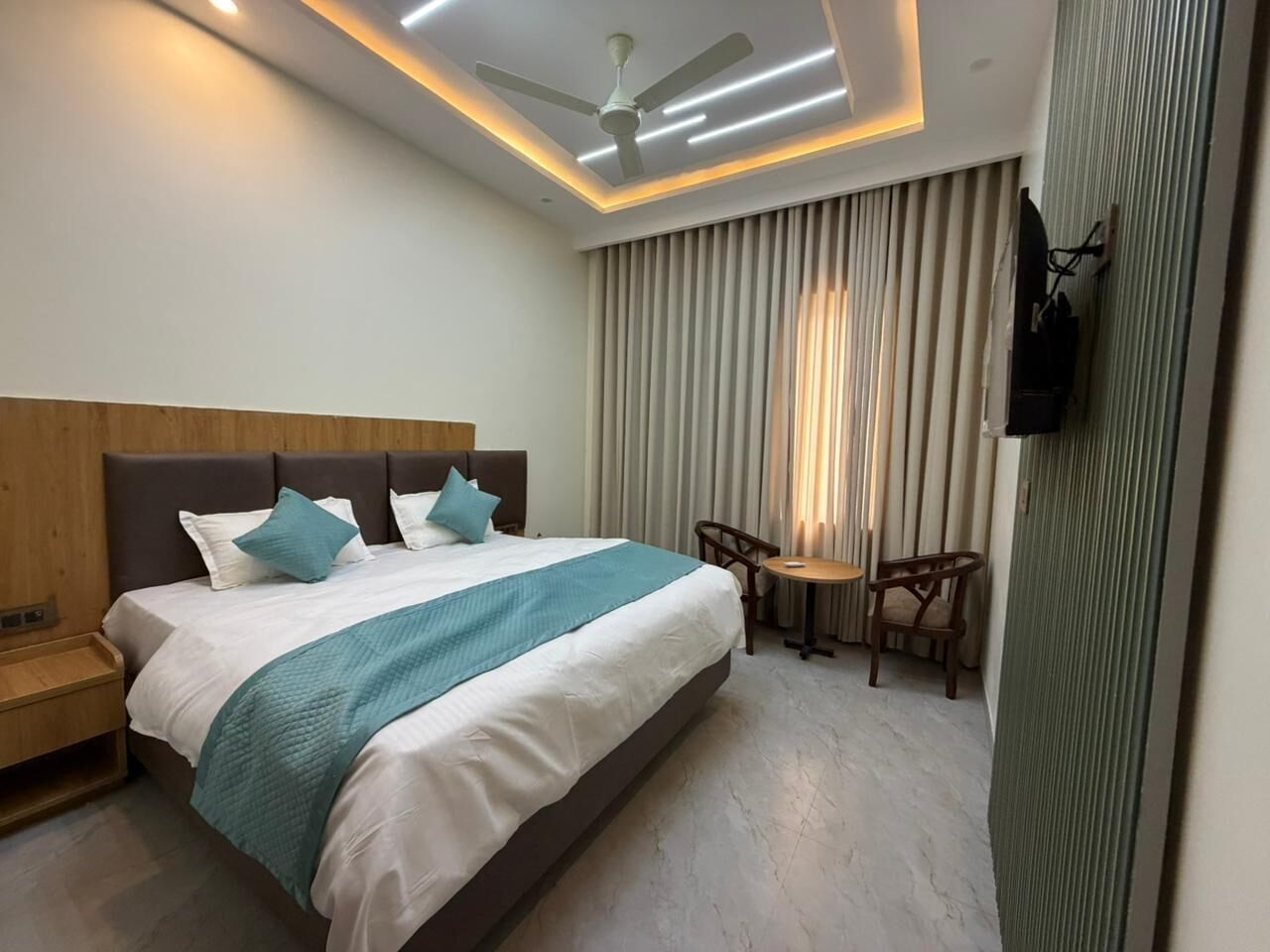 Deluxe Room | Desk, free WiFi