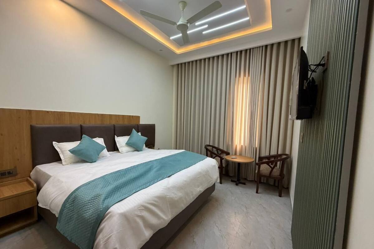Deluxe Room | Desk, WiFi (free)