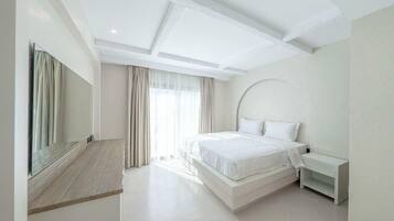 Luxury Villa, 4 Bedrooms, Poolside