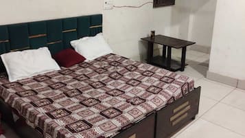 Habitación Deluxe | Camas supletorias y ropa de cama