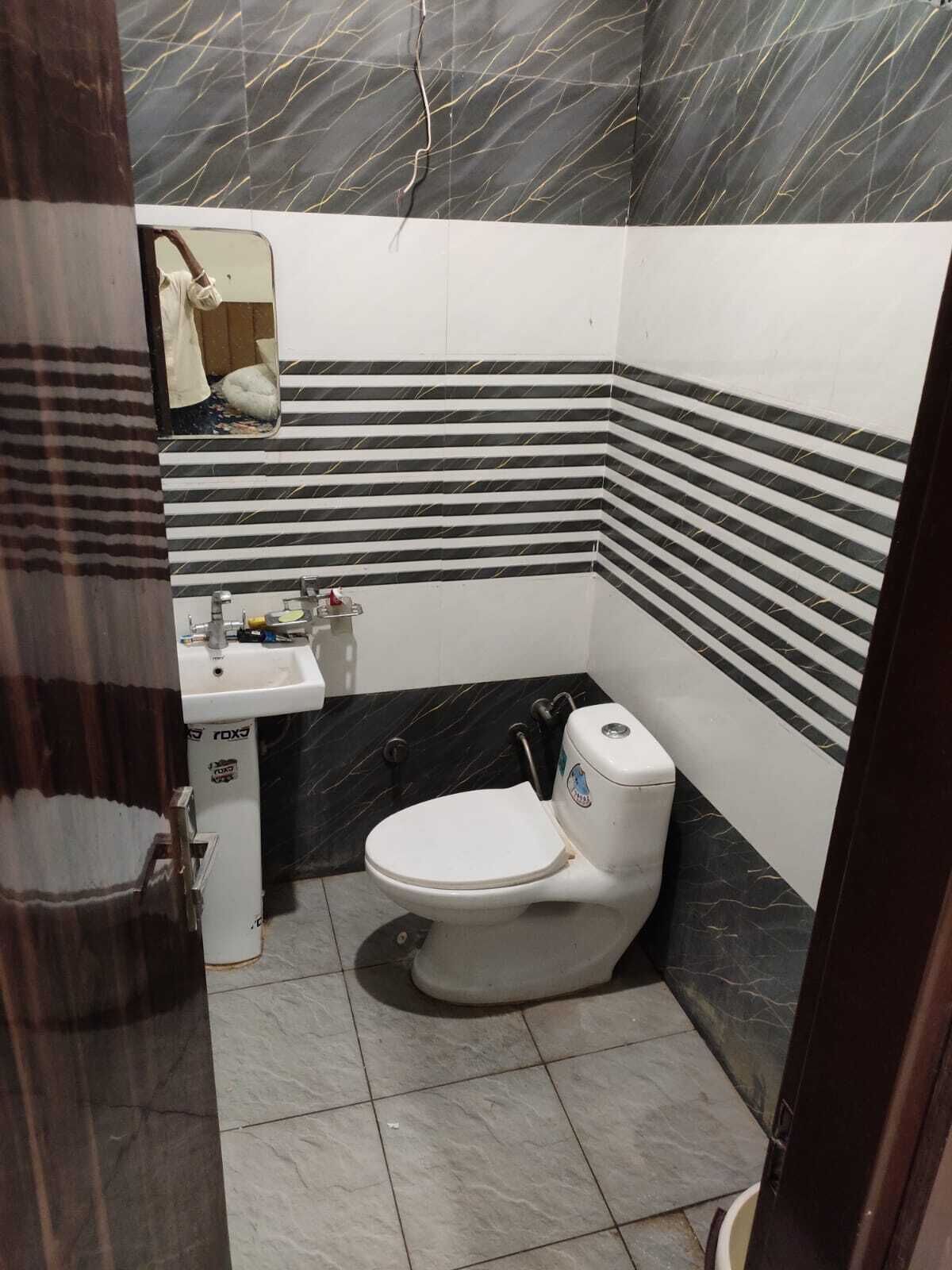 Deluxe Room | Bathroom | Shower, towels, soap