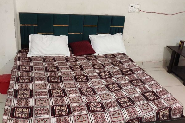 Deluxe Room | Rollaway beds (surcharge), bed sheets