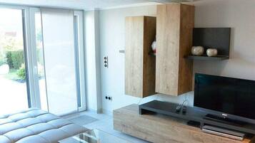 Smart-TV, Kamin, Videospiele, DVD-Player