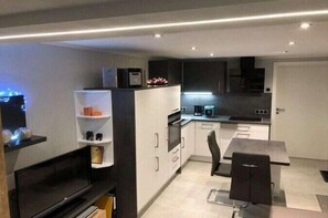 Fridge, microwave, oven, stovetop - Holiday apartment with 1 bedroom (Friedrichroda)