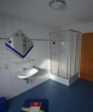 Bathroom - Astrid's Holiday Apartment II (Neuharlingersiel)