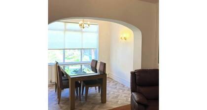West Street House – Spacious 4-Bed Home Near M1, Ideal for Groups & Contractors