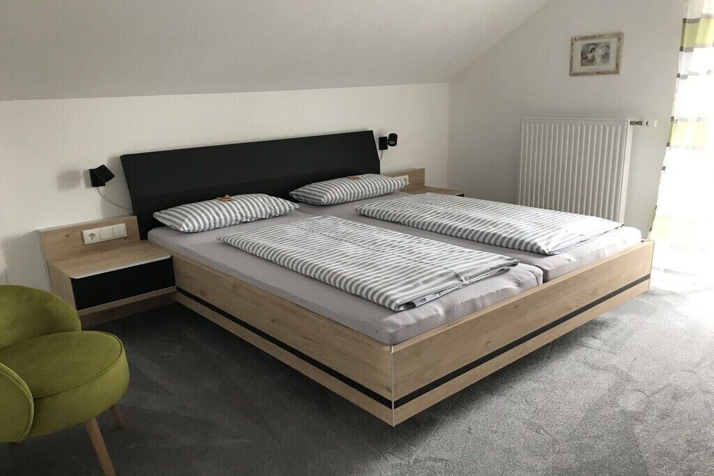 Bügeleisen/Bügelbrett, kostenloses WLAN, Bettwäsche