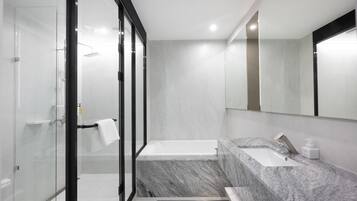 Deluxe Double Room | Bathroom | Free toiletries, hair dryer, bathrobes, bidet