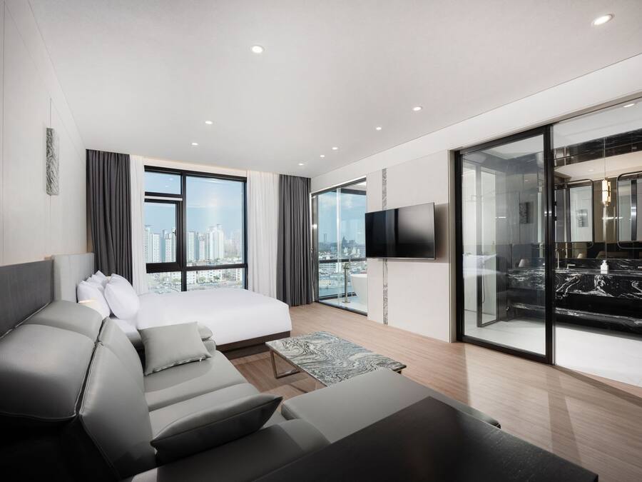 Suite junior | Escritorio, wifi gratis, decoración individual y mobiliario individual