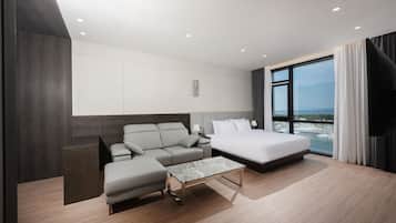 Decoración personalizada, muebles diferentes, escritorio y wifi gratis