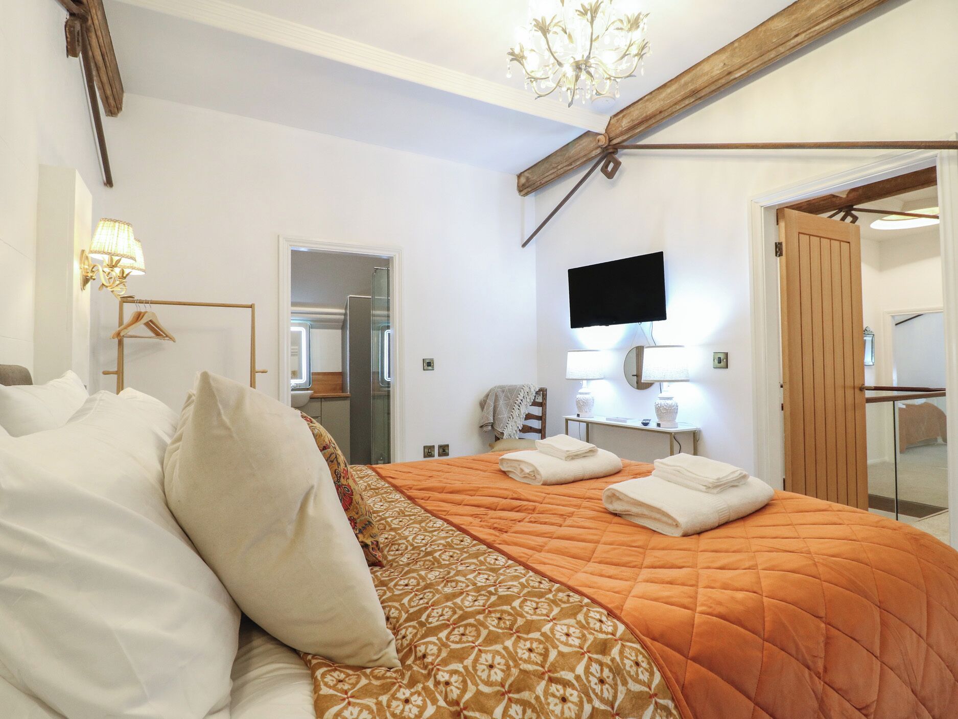 3 quartos, Wi-Fi de cortesia, individualmente decorados