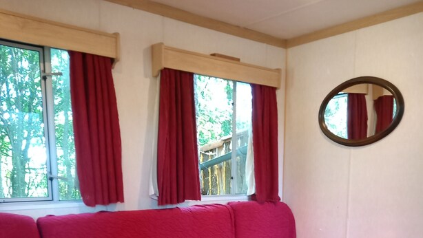 Living area - Mobile home on a quiet wooded lot with a barbecue and outdoor table. (Couret)