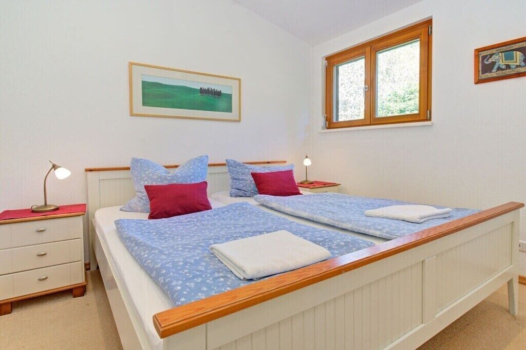 Bügeleisen/Bügelbrett, Reisekinderbett, kostenloses WLAN, Bettwäsche