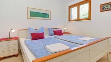 Bügeleisen/Bügelbrett, Reisekinderbett, kostenloses WLAN, Bettwäsche