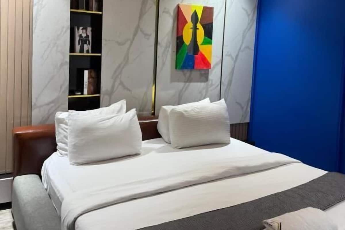 Suite superior, balcón | Caja fuerte, sistema de insonorización, wifi gratis