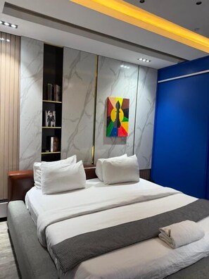 Suíte superior, sacada | Cofres nos quartos, quartos à prova de som, Wi-Fi de cortesia