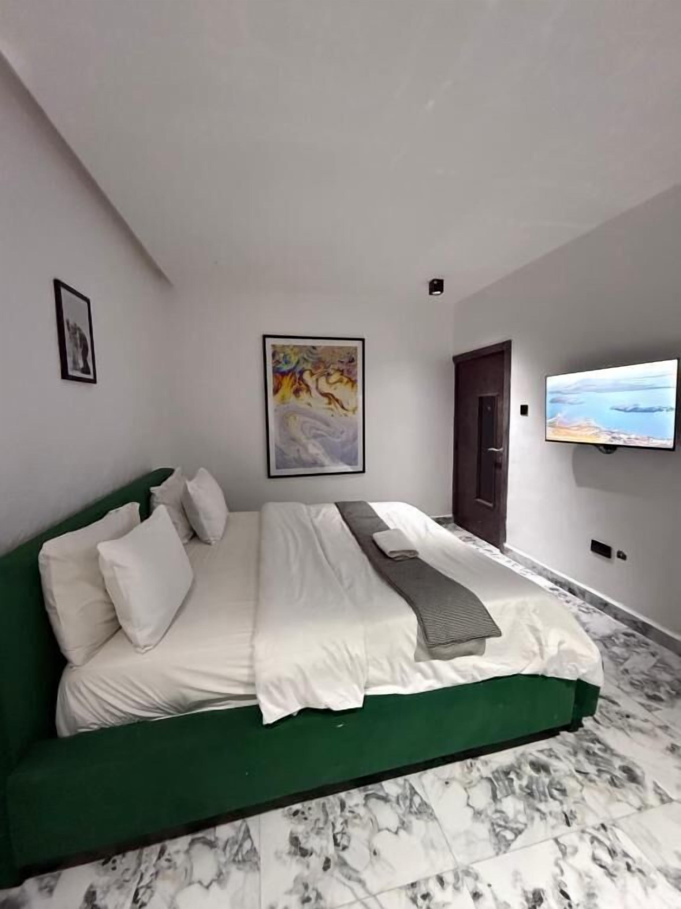 Quarto solteiro luxo, sacada, vista para o jardim | Cofres nos quartos, quartos à prova de som, Wi-Fi de cortesia