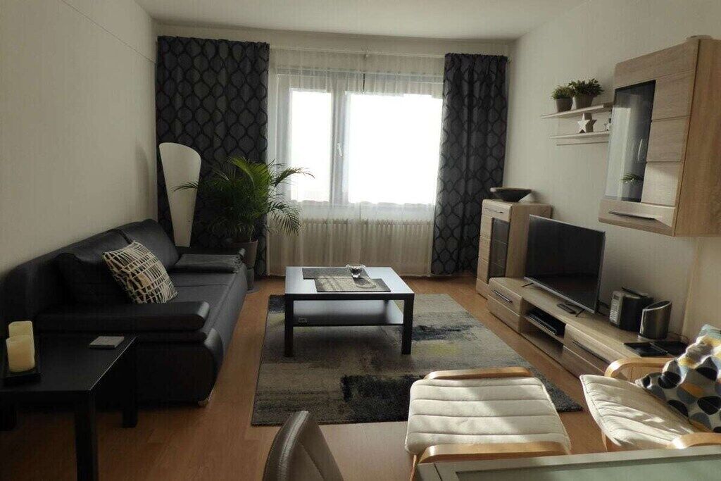 Smart TV, DVD player, books, stereo