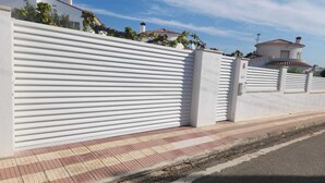 Property grounds - 460 m2 private villa in Tres Cales, Llametlla de Mar (Les Tres Cales)