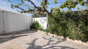 Property grounds - 460 m2 private villa in Tres Cales, Llametlla de Mar (Les Tres Cales)