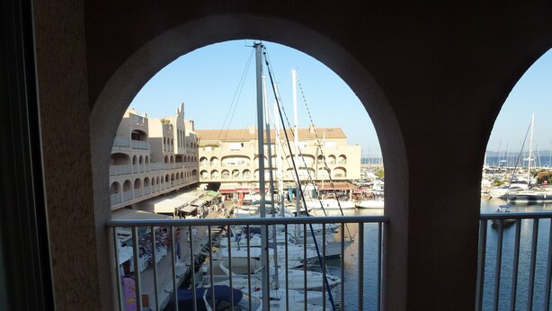 Unclassified image, 1 of 7, button - Studio with en suite bathroom in Hyères Port, sleeps 4, July 1–15, 2026. (Hyères)