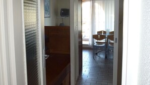 Unclassified image, 5 of 7, button - Studio with en suite bathroom in Hyères Port, sleeps 4, July 1–15, 2026. (Hyères)