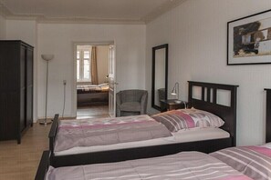 Free WiFi, bed sheets - Holiday apartment with 3 bedrooms (Flensburg)
