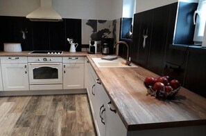 Fridge, oven, stovetop, dishwasher - Holiday home in Buch with swimming pool (Buch)