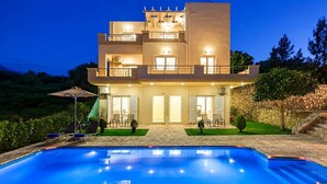 Unclassified image, 4 of 42, button - Oceana Suites & Villas - Private Pool Hideaway (Exopoli)