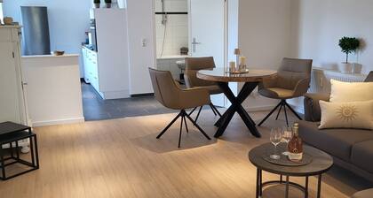 Moderne Ferienwohnung, 2000 m zum Naturstrand.
