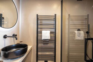 A bathroom with a black sink, a towel rack, and a mirror. - Duplex Apartment with Pool a/c 2BR/4P - Cannes (Cannes)