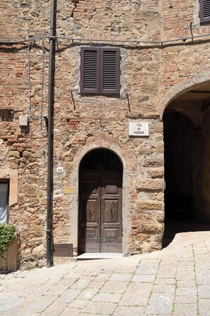 Exterior detail - Charming apartment in Monticchiello with air conditioning, a kitchen, and Wi-Fi. (Monticchiello)