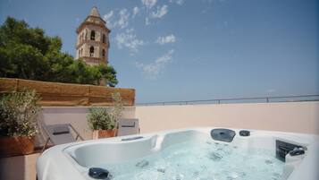 Standard Suite, Mountain View | Outdoor spa tub