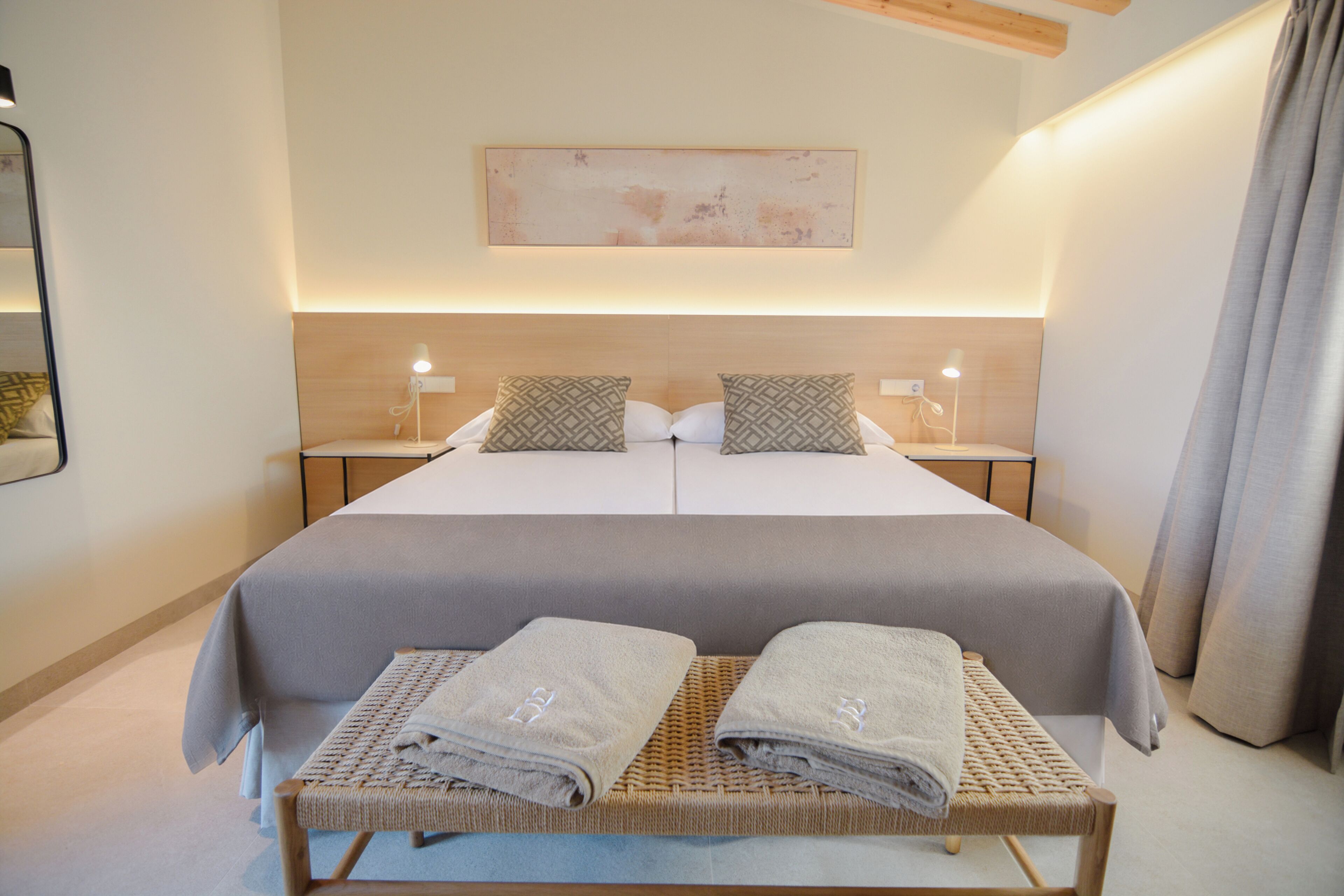 Suite Standard, vue montagne | Coffres-forts dans les chambres, bureau, chambres insonorisées